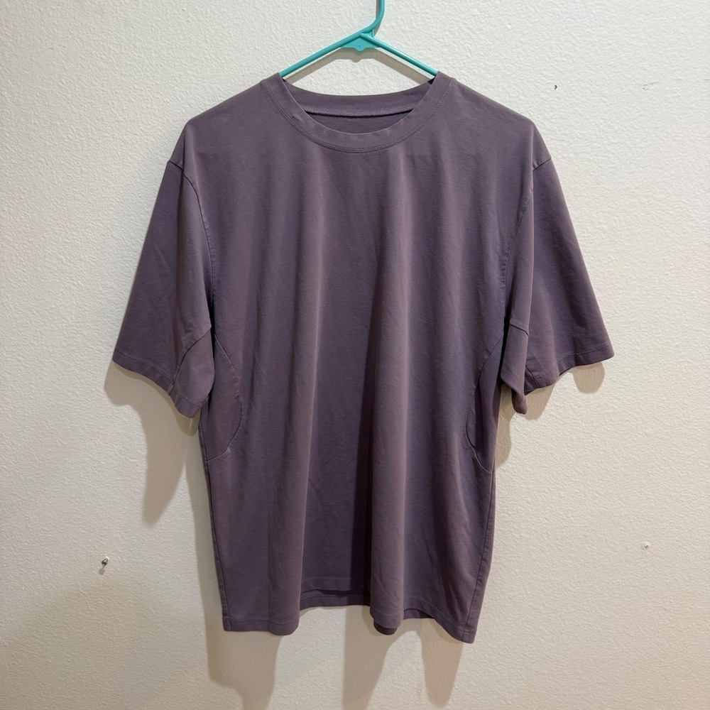 Lululemon Mens Short Sleeve Relaxed Fit Training Tee Purple Crew Neck Shirt